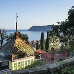 Della Pergola Relais Et Chateaux Алассіо