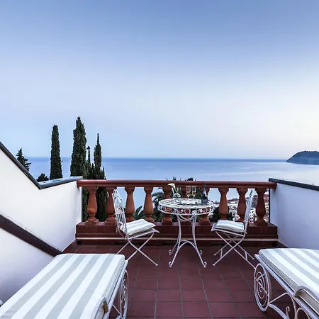 Hotel Della Pergola Relais Et Chateaux 3*