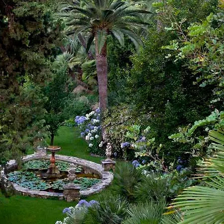 Della Pergola Relais Et Chateaux Szálloda 3*
